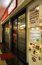 Nishifunabashi | Auswahl am Menüautomaten